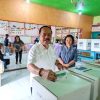 Bupati Sanggau, Yohanes Ontot Bersama Istri Gunakaan Hak Pilihnya Pada Pemilu 2024
