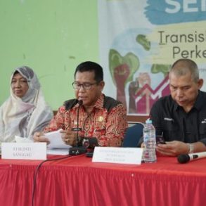 Pj. Bupati Sanggau Buka Seminar Transisi Berkeadilan di Perkebunan Sawit – Kalimantan Today