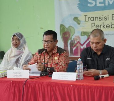 Pj. Bupati Sanggau Buka Seminar Transisi Berkeadilan di Perkebunan Sawit – Kalimantan Today