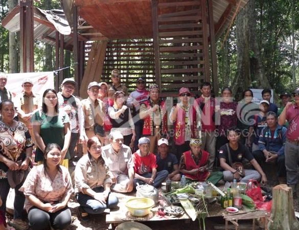 PJ Bupati Sanggau Mengikuti Ritual Adat Pedagi Macan Lojangk