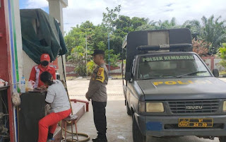 Polsek Kembayan Melaksanakan Patroli Pengecekan dan Jaga Keamanan Di SPBU Dusun Tapang Raya