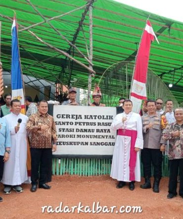 Bupati Sekadau dan Uskup Sanggau Resmikan Gereja St Petrus Rasul Danau Raya – Radar Kalbar