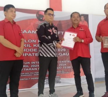 Baru Dua Orang Kembalikan Berkas Pendaftaran ke PDIP Sanggau, Cok Hendri Ramapon Jadi yang Pertama – Kalimantan Today