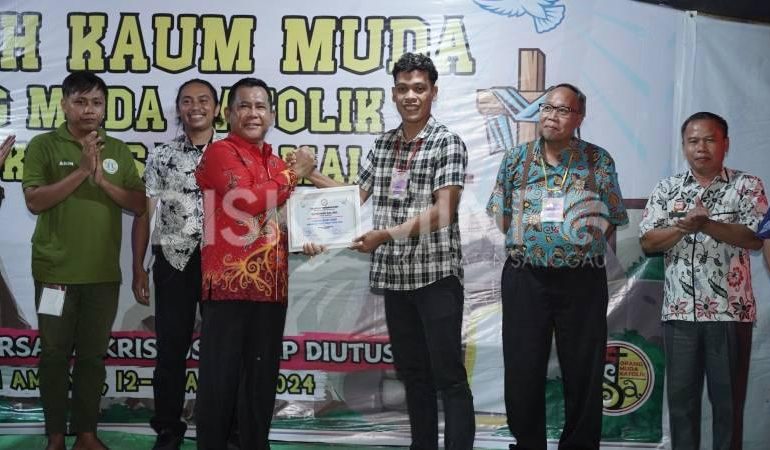 PJ Bupati Sanggau Buka Secara Resmi Paskah Kaum Muda OMK Paroki Pusat Damai