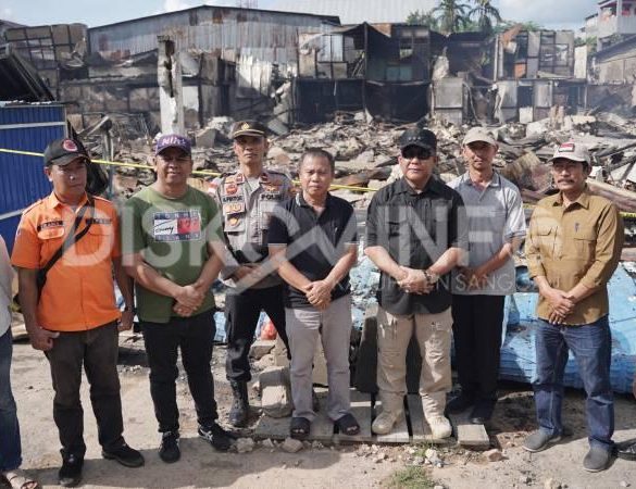 Pj. Bupati Sanggau Meninjau Lokasi Kebakaran di Kecamatan Parindu