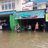 Anggota Polsek Batang Tarang Cek Lokasi Banjir