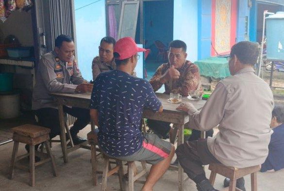Kasat Binmas Polres Sanggau Bersama Personel Gelar Binluh dan Imbauan Terkait hari Buruh