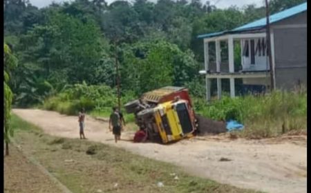 Jalan Rusak Parah di Depan Jobber Pertamina, Satu Unit Truck Terguling, Ini Penjelasan PT Beta Gas