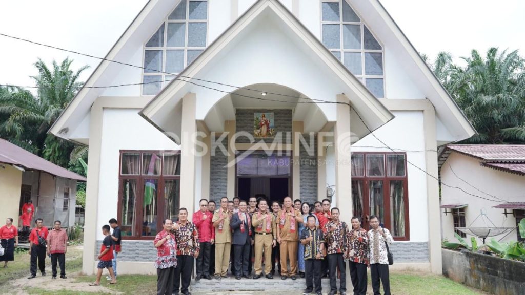 Penjabat Bupati Sanggau Meresmikan Gereja GAPPIN Jemaat Bukit Zaitun Melobok