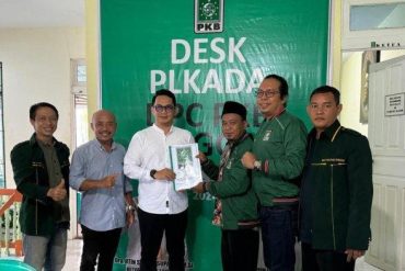 Cok Hendri Ramapon Kembalikan Formulir Pendaftaran Bakal Calon Kepala Daerah ke DPC PKB Sanggau