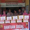 Polsek Entikong beserta Bhayangkari Salurkan Bansos Kepada Warga Kurang Mampu