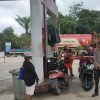 Anggota Polsek Kembayan Kontrol Situasi Keamanan di SPBU Kembayan pada Malam Hari