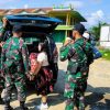 Momen Idul Adha, Satgas Pamtas Yonkav 12/BC Sweeping Kendaraan di Depan Pos Kotis Gabma Entikong