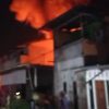 Dua Rumah Warga di Sekayam Terbakar, Polisi Selediki Penyebabnya
