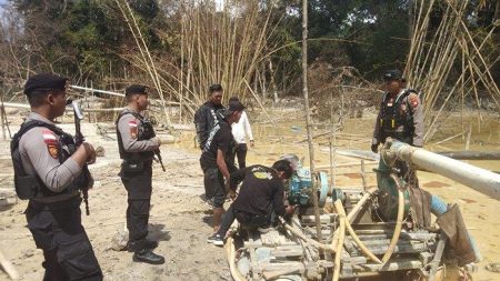 Sat Reskrim Polres Sanggau Tertibkan Peti di Desa Sungai Batu