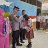 Peduli Pendidikan Anak-Anak Perbatasan, Polsek Sekayam Berikan Bantuan Peralatan Sekolah