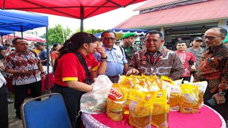 Pemkab Sanggau Gelar Gerakan Pangan Murah, Dibuka Pj Bupati Suherman