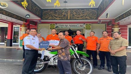 Antam Serahkan Bantuan CSR Satu Unit Motor Kepada Pemkab Sanggau