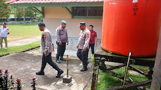 Kapolres Sanggau Cek Lokasi Pembuatan Filtrasi Air Bersih Layak Minum di 5 Titik Sekolahan Kecamatan Entikong