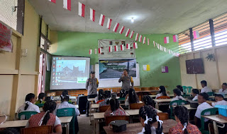 Polsek Tayan Hulu Sosialisasi Etika Berlalu Lintas dan Kenakalan Remaja di SMP PGRI Sosok