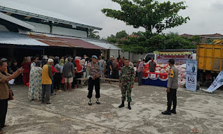 Polsek Sekayam Amankan Operasi Pasar Murah untuk Pengendalian Inflasi Daerah