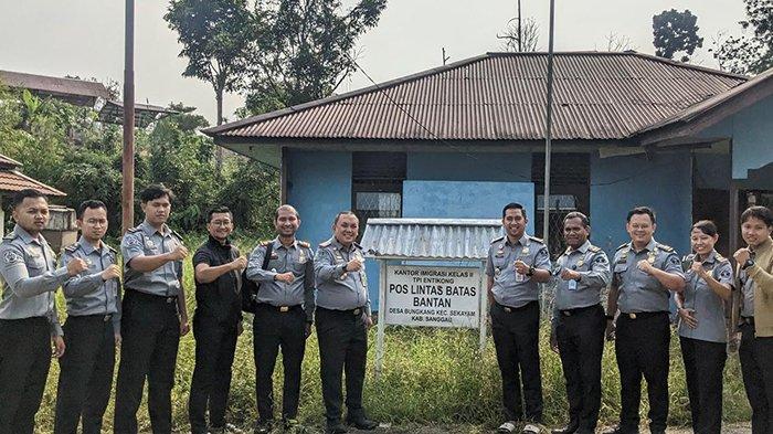 Selain Koordinasi Dengan Pamtas, Imigrasi Entikong Lakukan Pengawasan ke PLB Bantan Selain Koordinasi Dengan Pamtas, Imigrasi Entikong Lakukan Pengawasan ke PLB Bantan