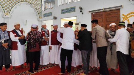 Staf Ahli Bupati Sanggau Sambut Kedatangan Jemaah Haji Sanggau