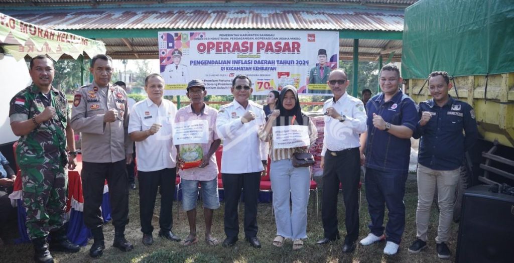 Pemkab Sanggau Laksanakan Operasi Pasar di Kecamatan Kembayan