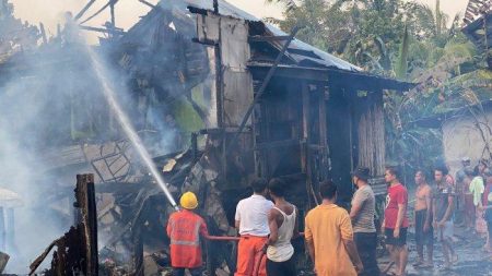 Dua Rumah Warga di Kecamatan Beduai Sanggau Terbakar 