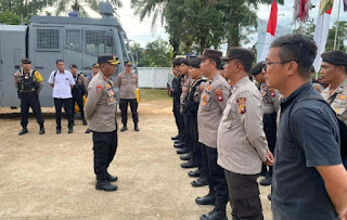 Polres Sanggau Amankan Pendaftaran Bakal Pasangan Calon Bupati Sanggau di Kantor KPU Sanggau