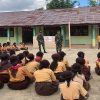 Satgas Yonkav 12/BC Latih Kepramukaan ke Siswa SMPN 3 Entikong 