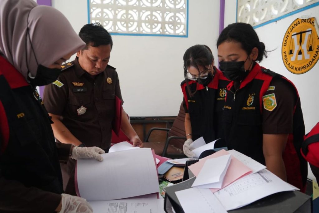 Jaksa geledah Kantor Disperindagkop Sanggau kasus korupsi pungli pembayaran tera