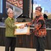 Penjabat Bupati Sanggau Hadiri Acara Welcoming Dinner dan Menerima Penganugerahan dari Kementerian Desa