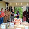 PMI Kabupaten Sanggau Serahkan Bantuan Kepada Warga Terdampak Kebakaran dan Tanah Longsor 