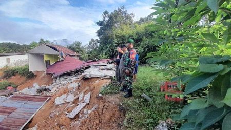 Daniel Sebut Longsor di Entikong Disebabkan Karena Kalbar Saat Ini Memasuki Musim Kemarau Basah