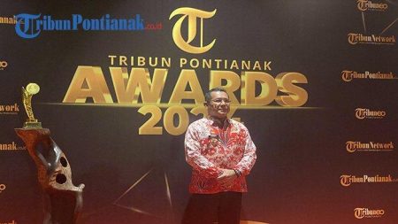 Pj Bupati Sanggau Disambut Hangat GM dan Pemred Tribun Pontianak di Tribun Pontianak Awards 2024