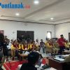 Pasangan Yohanes Ontot - Susana Herpena Jadi yang Pertama Daftar ke KPU Sanggau