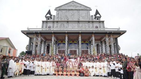 Gereja Katolik Pusat Paroki Santa Maria Bunda Pengharapan Bunut Sanggau Diresmikan