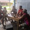 Kunjungi Tokoh Masyarakat, Anggota Polsek Batang Tarang Perkuat Keamanan Pilkada