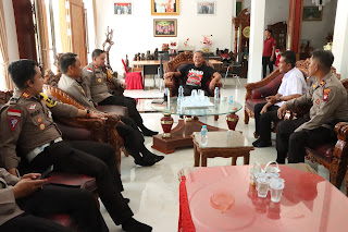 Kapolres Sanggau Jalin Silaturahmi dengan Tokoh Masyarakat Temenggung Adat Dayak