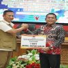 BNPB Serahkan Bantuan Untuk Penanganan Banjir dan Tanah Longsor di Kabupaten Sanggau 