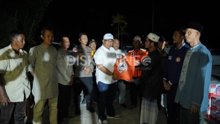 Pondok Pesantren Al Mizan Balai Karang Kebakaran, Pj. Sekda Kabupaten Sanggau Salurkan Bantuan