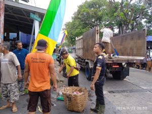 Piket Kebersihan dari DLH untuk sukseskan Festival Faradje dan Gelaran G3 – Dinas Lingkungan Hidup