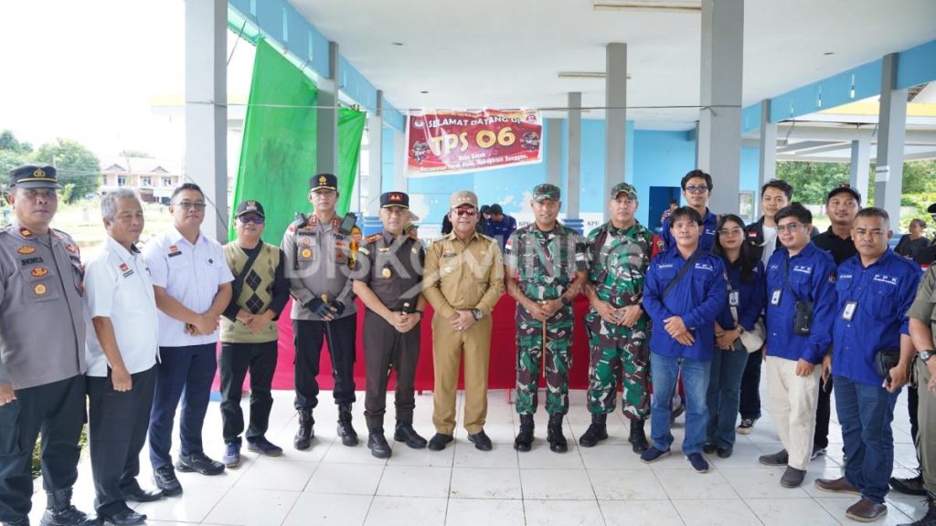 Penjabat Bupati bersama Forkopimda Sanggau Pantau Pemungutan Suara di Kecamatan-kecamatan