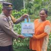 Jumat Berkah, Satbinmas Polres Ketapang Berikan Paket Sembako ke Warga yang Tidak Mampu