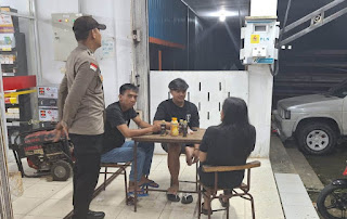 Tingkatkan Patroli Malam Hari, Personil Polsek Beduai Sapa Warga untuk Jaga Kamtibmas Tingkatkan Patroli Malam Hari, Personil Polsek Beduai Sapa Warga untuk Jaga Kamtibmas