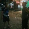 Patroli Dialogis Malam Hari, Anggota Polsek Entikong Ajak Warga Jaga Keamanan Wilayah