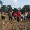 Kapolsek Meliau Pimpin Penanaman Jagung Hibrida Tumpang Sari untuk Ketahanan Pangan