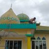 Sambut Ramadhan, Bhabinkamtibmas Desa Balai Karangan Gelar Kerja Bakti di Masjid At-Taqwa