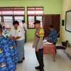 Bhabinkamtibmas Kecamatan Singkawang Utara Monitor Giat Program Pemberian Makan Bergizi Gratis Kepada Penerima Mamfaat